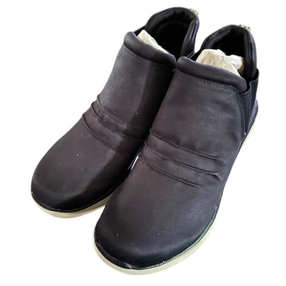NIB Ryka Navy Blazer Water Repellent Wedge Ankle Boots Size 6W minimalist comfy - Picture 1 of 12